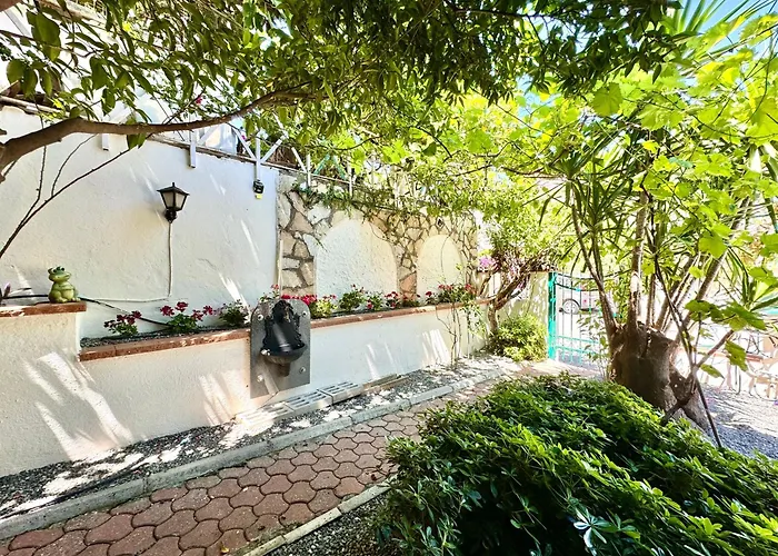 Marmaris'Te Oezel Havuzlu Doga Manzarali Villa