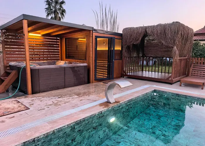 Lueks Villa Kaktues Oezel Havuz, Sauna & Jakuzi & Kano